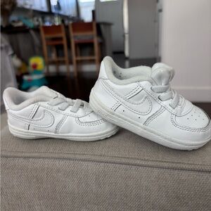 White Nike Infant 4C Like New